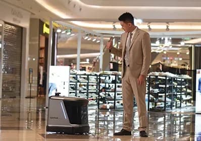 หุ่นยนต์ OUNITECH Q3 ทำงานในศูนย์การค้า